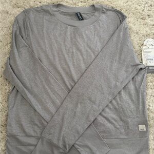 Vuori Women's Gray Long Sleeve Tee